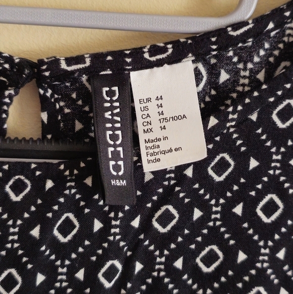 H&M Divided Black & White Patterned Long Sleeve Blouse Flounced Hem Size 14 - Picture 4 of 8